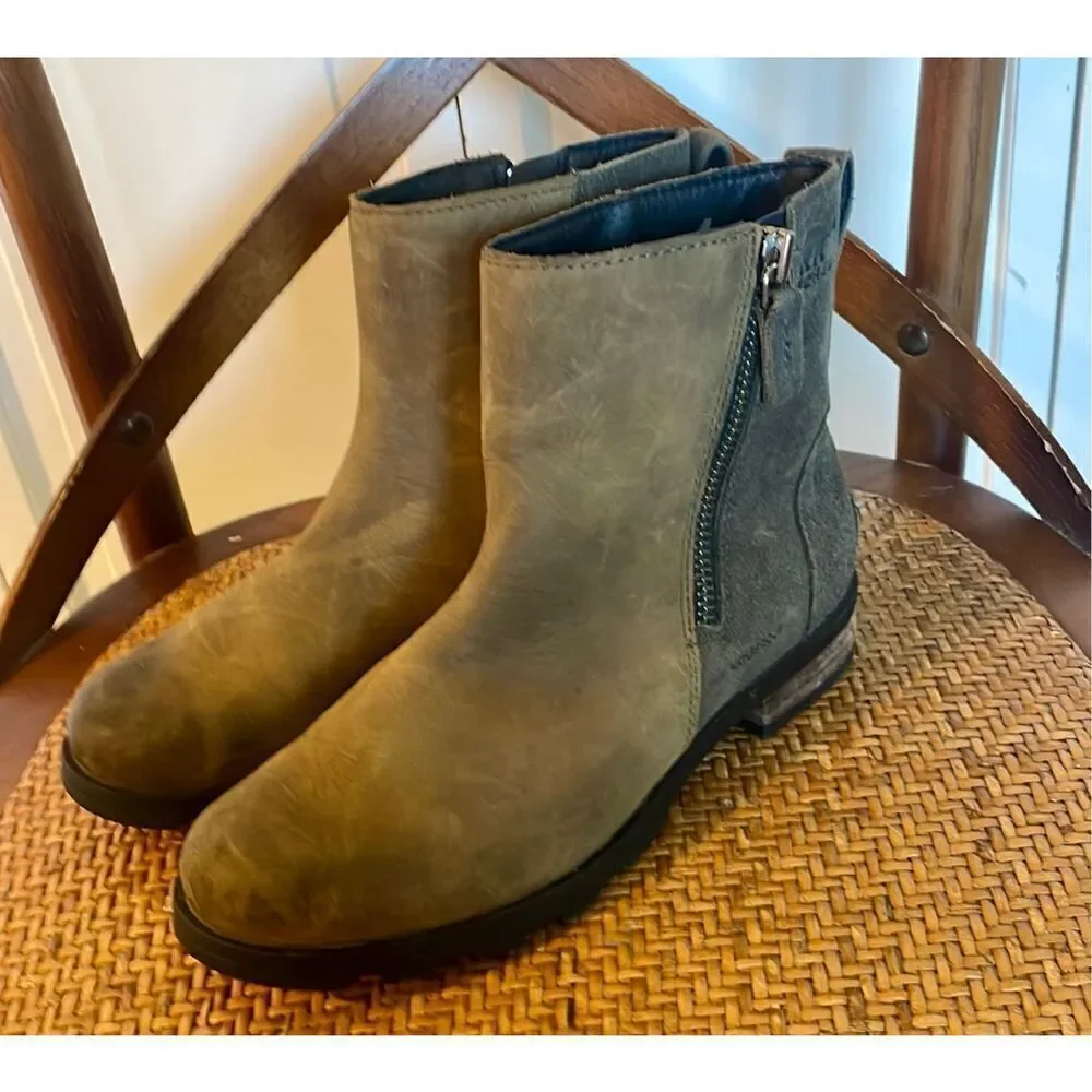 Sorel brown leather Chelsea boots size 6